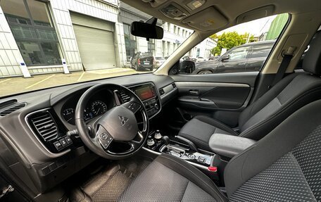 Mitsubishi Outlander III рестайлинг 3, 2018 год, 2 300 000 рублей, 11 фотография