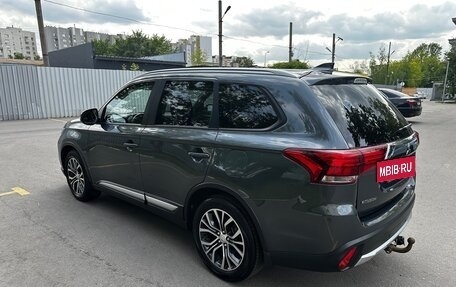 Mitsubishi Outlander III рестайлинг 3, 2018 год, 2 300 000 рублей, 4 фотография