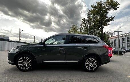 Mitsubishi Outlander III рестайлинг 3, 2018 год, 2 300 000 рублей, 3 фотография