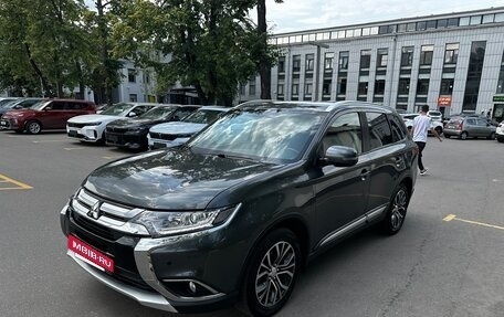 Mitsubishi Outlander III рестайлинг 3, 2018 год, 2 300 000 рублей, 8 фотография