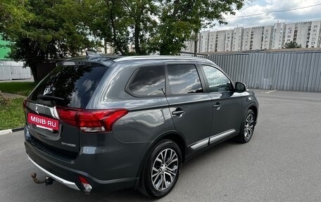 Mitsubishi Outlander III рестайлинг 3, 2018 год, 2 300 000 рублей, 6 фотография