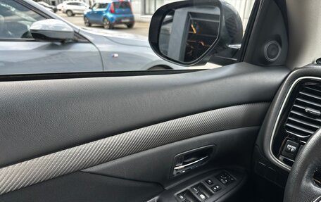 Mitsubishi Outlander III рестайлинг 3, 2018 год, 2 300 000 рублей, 18 фотография