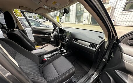 Mitsubishi Outlander III рестайлинг 3, 2018 год, 2 300 000 рублей, 17 фотография