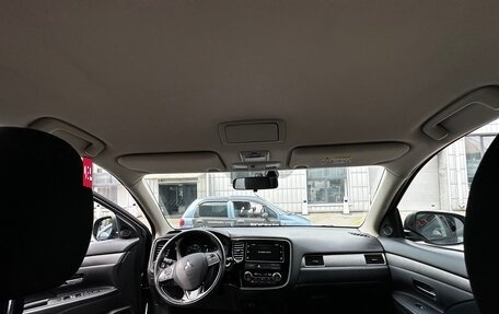Mitsubishi Outlander III рестайлинг 3, 2018 год, 2 300 000 рублей, 15 фотография