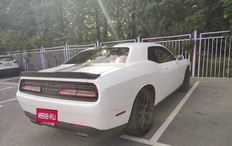 Dodge Challenger III рестайлинг 2, 2019 год, 4 100 000 рублей, 2 фотография