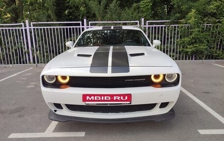 Dodge Challenger III рестайлинг 2, 2019 год, 4 100 000 рублей, 3 фотография
