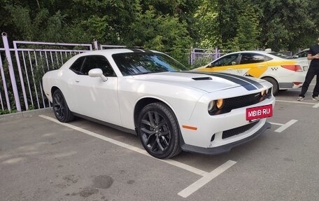 Dodge Challenger III рестайлинг 2, 2019 год, 4 100 000 рублей, 4 фотография