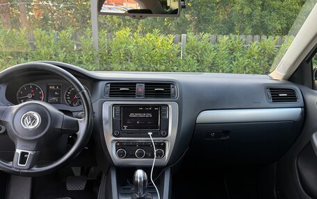 Volkswagen Jetta VI, 2013 год, 1 100 000 рублей, 3 фотография