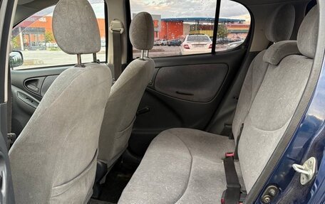Toyota Yaris I рестайлинг, 2001 год, 295 000 рублей, 11 фотография