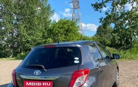 Toyota Vitz, 2011 год, 900 000 рублей, 5 фотография