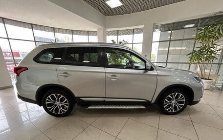 Mitsubishi Outlander III рестайлинг 3, 2016 год, 1 499 000 рублей, 4 фотография