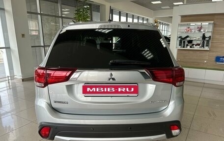 Mitsubishi Outlander III рестайлинг 3, 2016 год, 1 499 000 рублей, 6 фотография