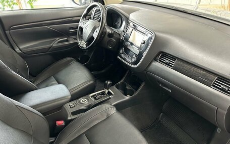 Mitsubishi Outlander III рестайлинг 3, 2016 год, 1 499 000 рублей, 10 фотография