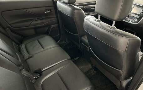 Mitsubishi Outlander III рестайлинг 3, 2016 год, 1 499 000 рублей, 11 фотография
