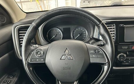 Mitsubishi Outlander III рестайлинг 3, 2016 год, 1 499 000 рублей, 13 фотография