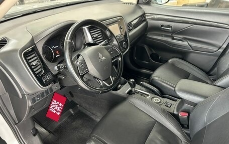 Mitsubishi Outlander III рестайлинг 3, 2016 год, 1 499 000 рублей, 9 фотография