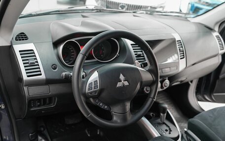 Mitsubishi Outlander III рестайлинг 3, 2008 год, 949 000 рублей, 9 фотография