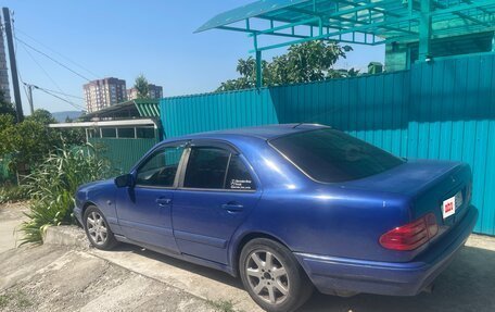 Mercedes-Benz E-Класс, 1996 год, 385 000 рублей, 2 фотография