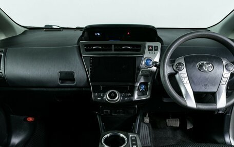 Toyota Prius Alpha I (ZVW40/41), 2017 год, 1 699 000 рублей, 11 фотография