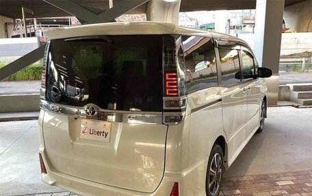 Toyota Voxy III, 2021 год, 2 200 055 рублей, 4 фотография