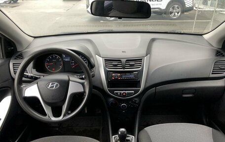 Hyundai Solaris II рестайлинг, 2011 год, 650 000 рублей, 10 фотография