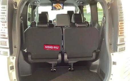 Toyota Voxy III, 2021 год, 2 200 055 рублей, 12 фотография