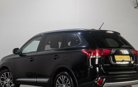 Mitsubishi Outlander III рестайлинг 3, 2015 год, 1 650 000 рублей, 7 фотография