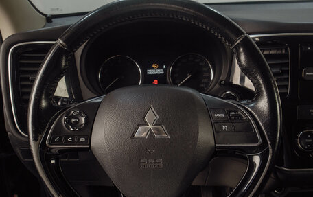 Mitsubishi Outlander III рестайлинг 3, 2015 год, 1 650 000 рублей, 11 фотография