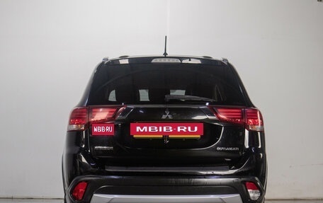 Mitsubishi Outlander III рестайлинг 3, 2015 год, 1 650 000 рублей, 6 фотография
