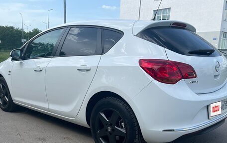 Opel Astra J, 2014 год, 1 000 000 рублей, 3 фотография