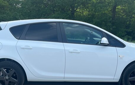 Opel Astra J, 2014 год, 1 000 000 рублей, 2 фотография