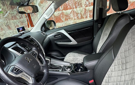 Mitsubishi Pajero Sport III рестайлинг, 2018 год, 2 850 000 рублей, 10 фотография
