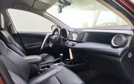 Toyota RAV4, 2017 год, 2 415 000 рублей, 13 фотография