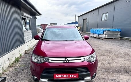 Mitsubishi Outlander III рестайлинг 3, 2014 год, 2 450 000 рублей, 1 фотография