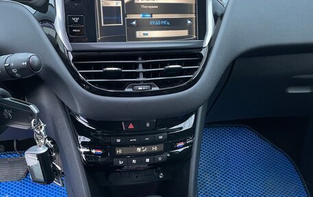 Peugeot 208 II, 2013 год, 19 фотография