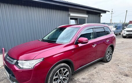 Mitsubishi Outlander III рестайлинг 3, 2014 год, 2 450 000 рублей, 4 фотография