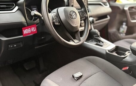 Toyota RAV4, 2019 год, 3 200 000 рублей, 12 фотография
