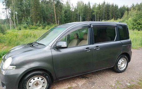 Toyota Sienta I, 2013 год, 900 000 рублей, 3 фотография