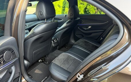 Mercedes-Benz E-Класс, 2017 год, 3 100 000 рублей, 5 фотография