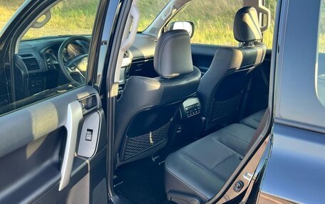 Toyota Land Cruiser Prado 150 рестайлинг 2, 2022 год, 6 800 000 рублей, 7 фотография