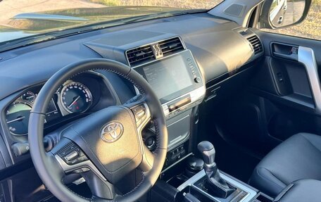 Toyota Land Cruiser Prado 150 рестайлинг 2, 2022 год, 6 800 000 рублей, 11 фотография