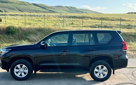 Toyota Land Cruiser Prado 150 рестайлинг 2, 2022 год, 6 800 000 рублей, 3 фотография