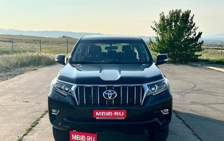 Toyota Land Cruiser Prado 150 рестайлинг 2, 2022 год, 6 800 000 рублей, 2 фотография