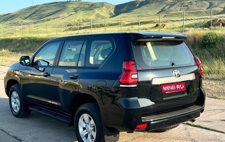 Toyota Land Cruiser Prado 150 рестайлинг 2, 2022 год, 6 800 000 рублей, 4 фотография