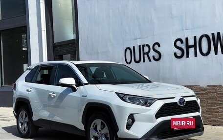 Toyota RAV4, 2022 год, 2 540 000 рублей, 3 фотография