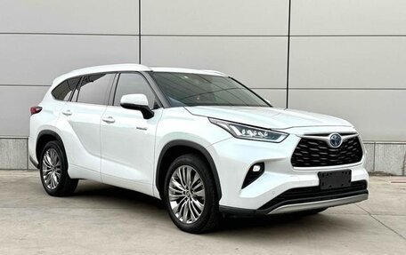 Toyota Highlander, 2022 год, 3 710 000 рублей, 3 фотография