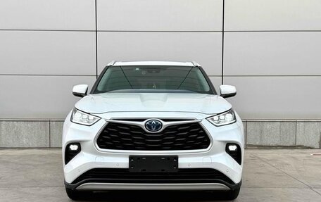 Toyota Highlander, 2022 год, 3 710 000 рублей, 2 фотография