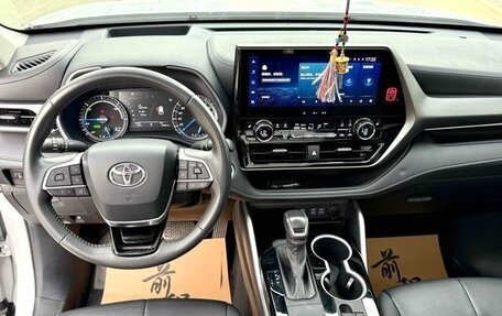 Toyota Highlander, 2022 год, 3 710 000 рублей, 7 фотография