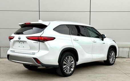 Toyota Highlander, 2022 год, 3 710 000 рублей, 6 фотография
