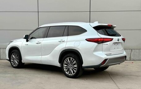 Toyota Highlander, 2022 год, 3 710 000 рублей, 4 фотография
